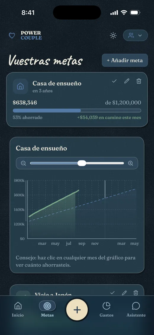 La página de Metas en modo oscuro: la meta La casa soñada al 50 por ciento con su gráfica de ahorro.